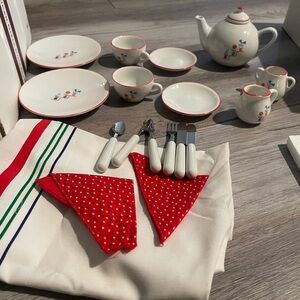 Retired American Girl Molly Pleasant Company Party Tea Set 1990s